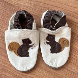 Robeez white Leather Baby Moccasins with Brown Squirrels